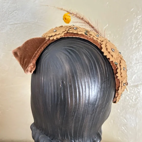 REFINED 1950's VELOUR & FELT "FLOWERS" COCKTAIL HAT